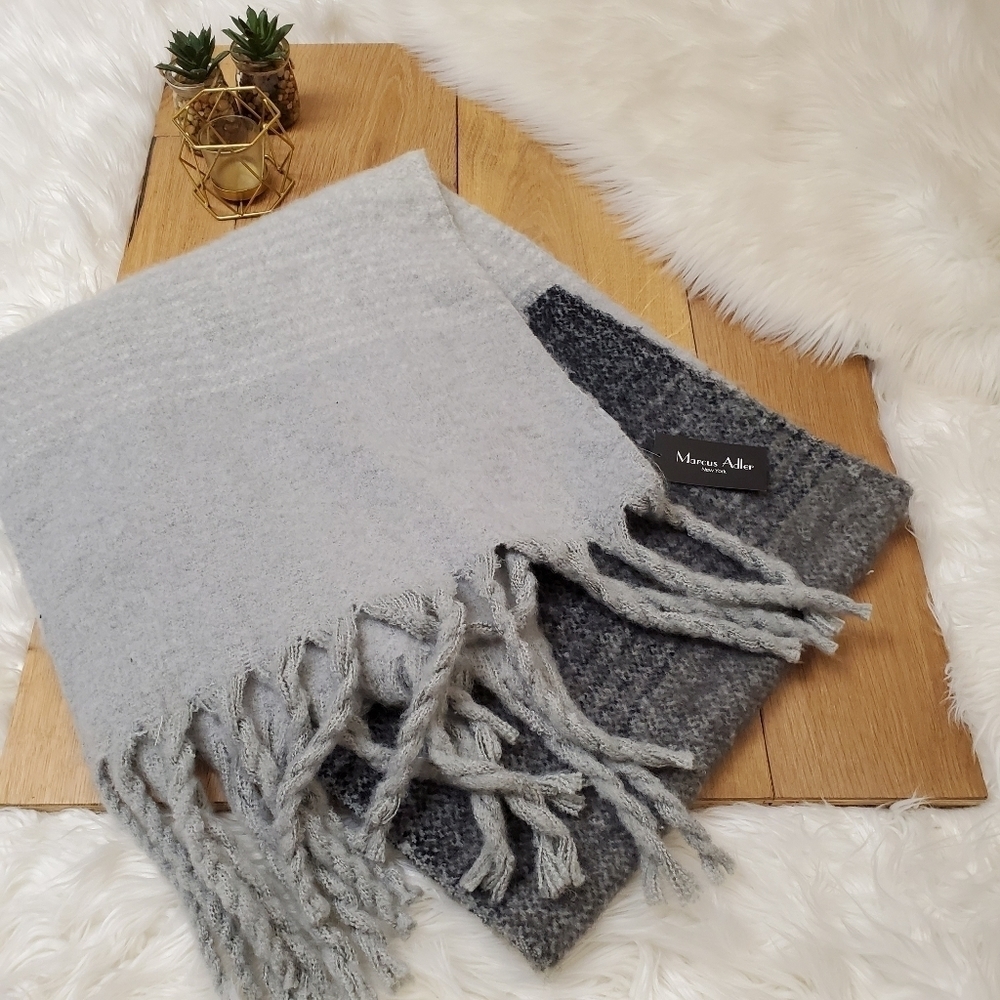 Gray Super Soft Scarf  NWT #1094